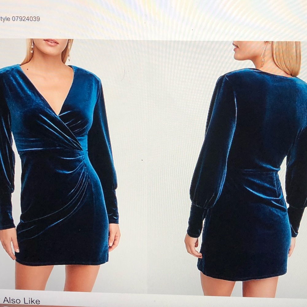Velvet  long sleeve dress.